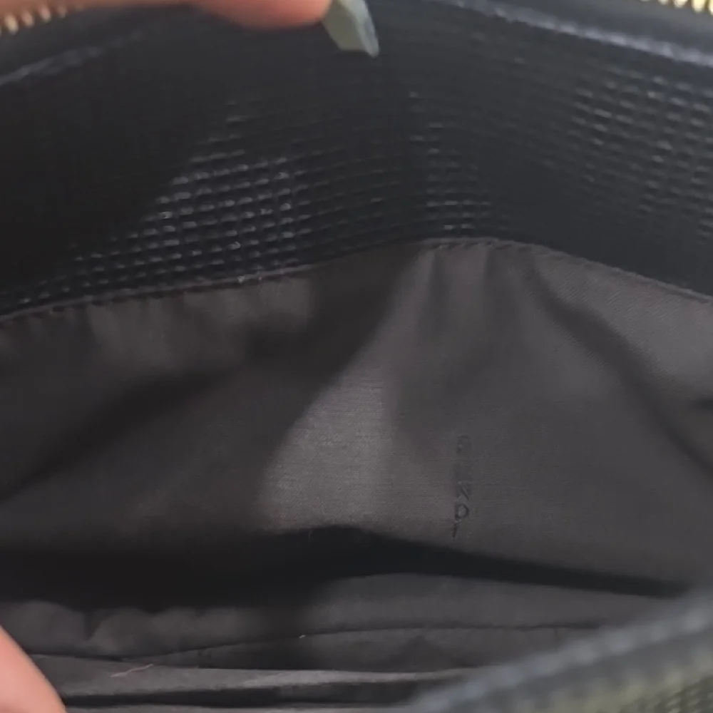 Elegant Black Handbag - Picture 8 of 13